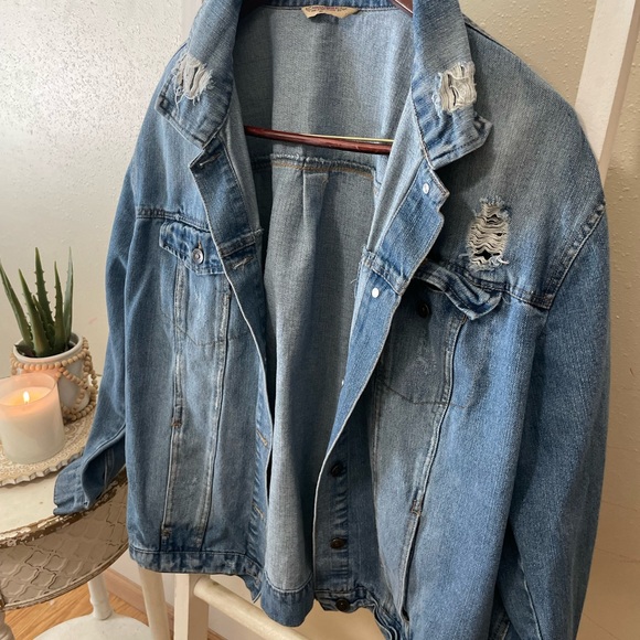 Distressed jean jacket - Picture 2 of 3